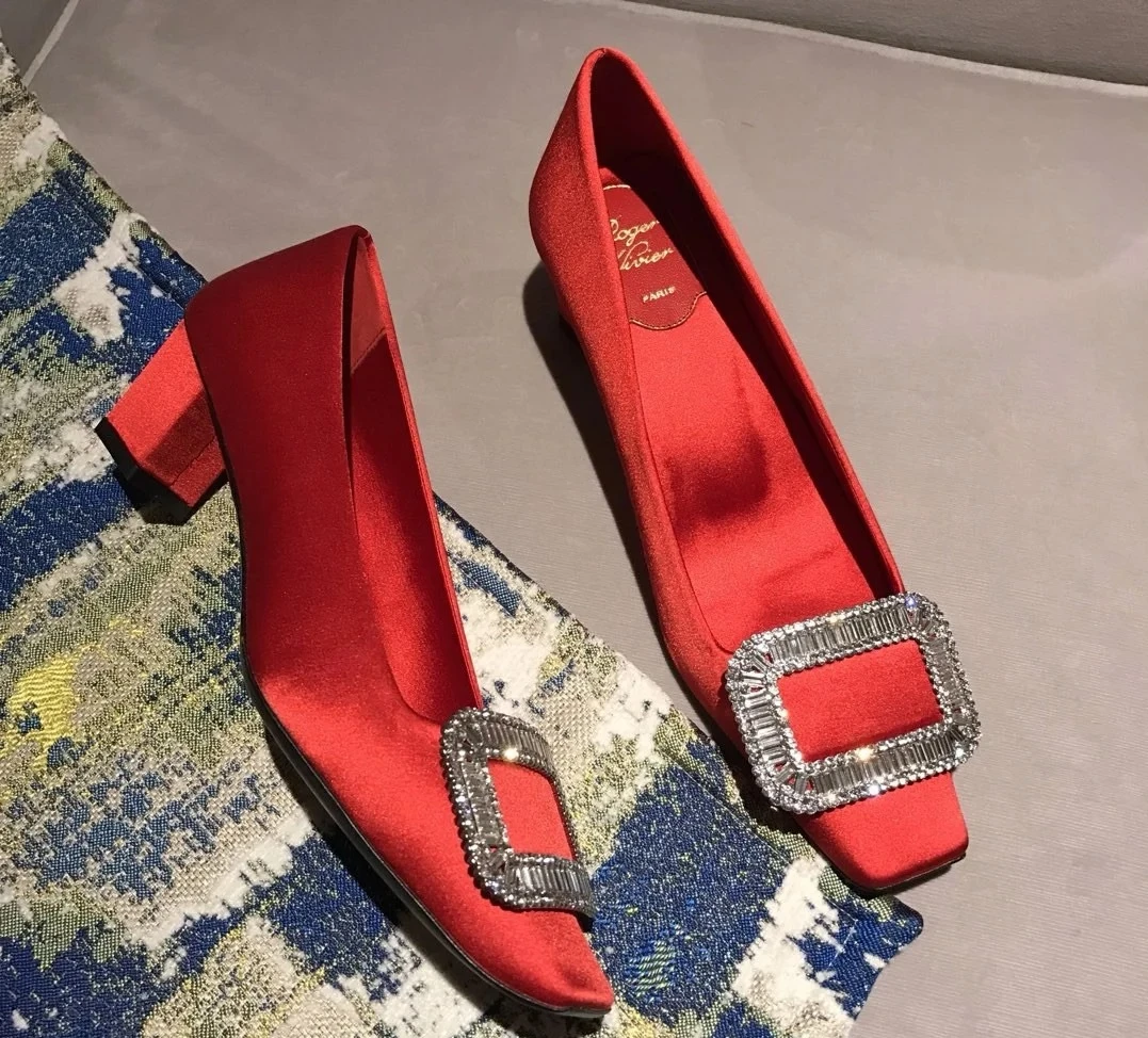 99新 Roger Vivier/罗杰·维威耶 绸面方扣高跟鞋 红色 36码