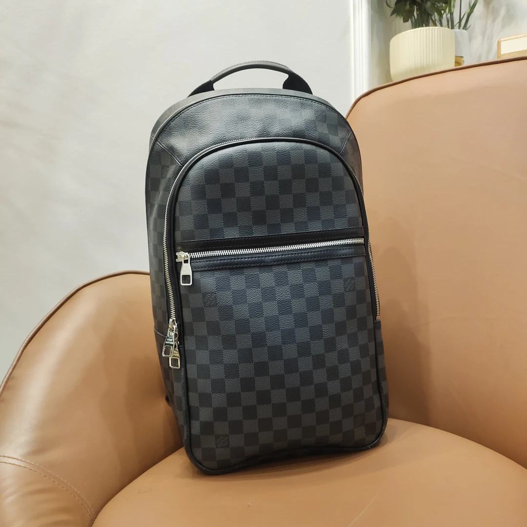 全新未使用 LouisVuitton/路易威登 蔚蓝/黑棋盘格 双肩包 闲置品