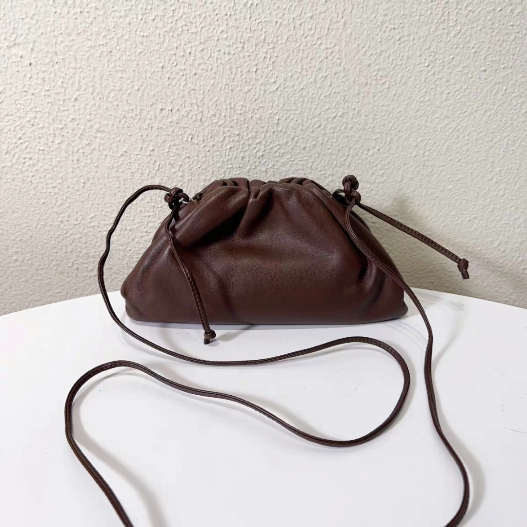 99新 BOTTEGA VENETA/葆蝶家 巧克力色 云朵包 斜挎包