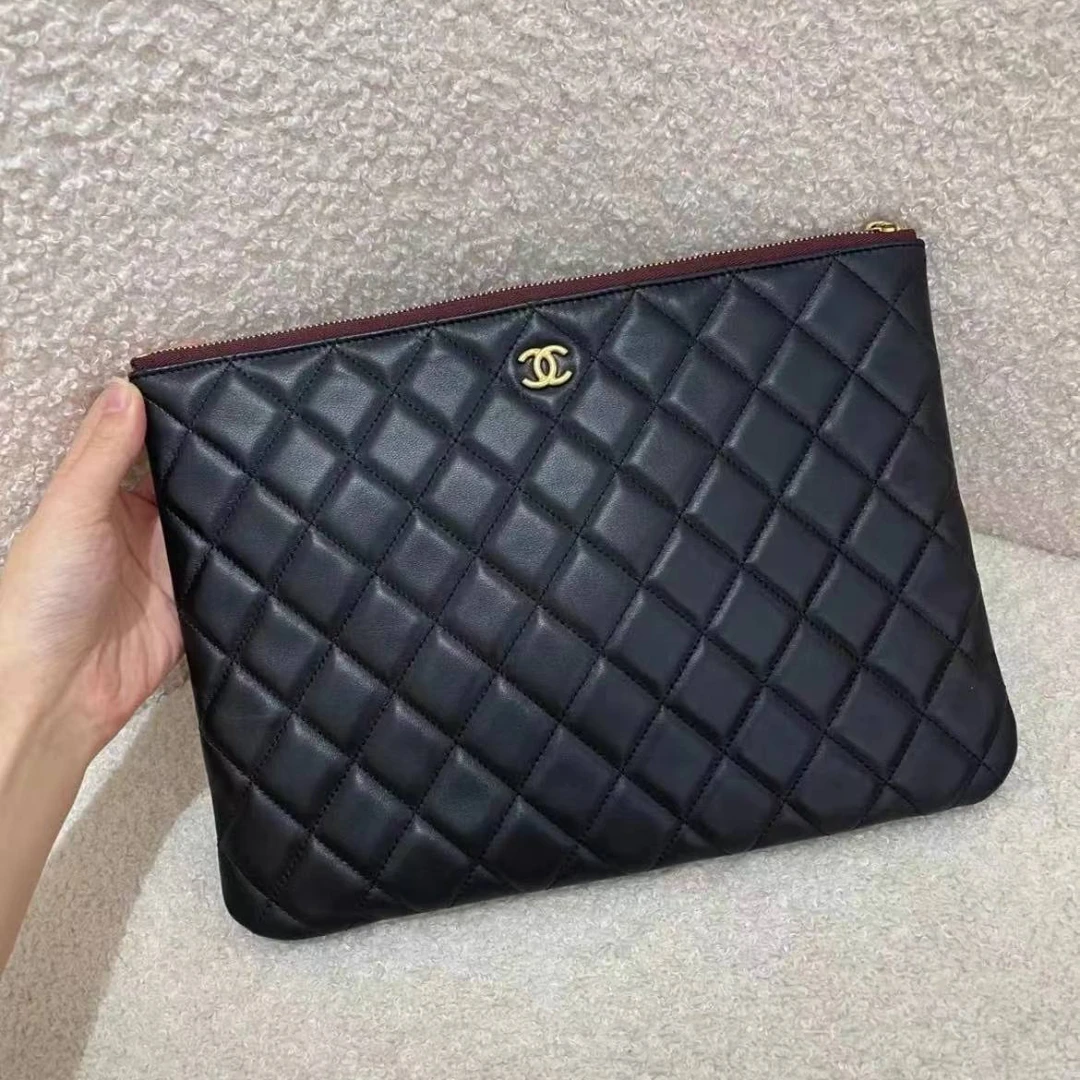 99新 Chanel/香奈儿 蔚蓝/手拿包 黑色羊皮菱格  20开