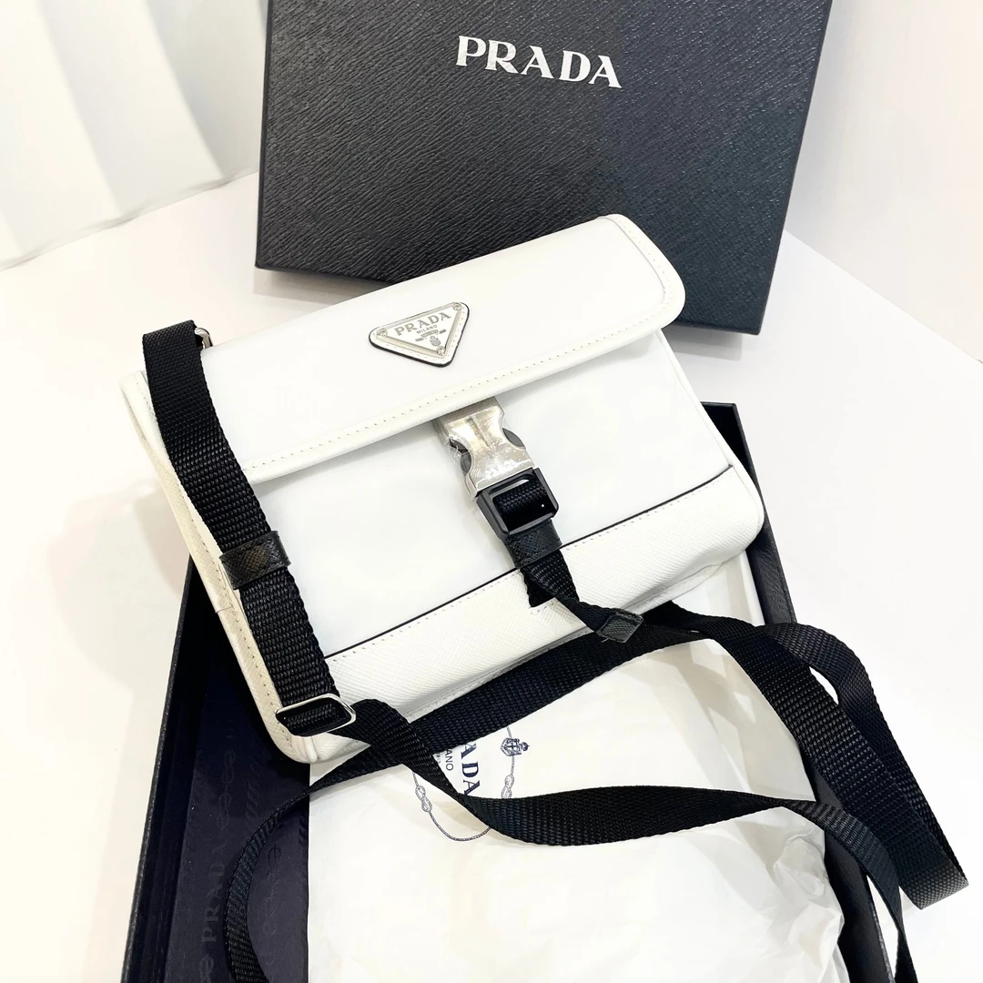 99新 Prada/普拉达 蓝总福利//白色 mini 尼龙 邮差包