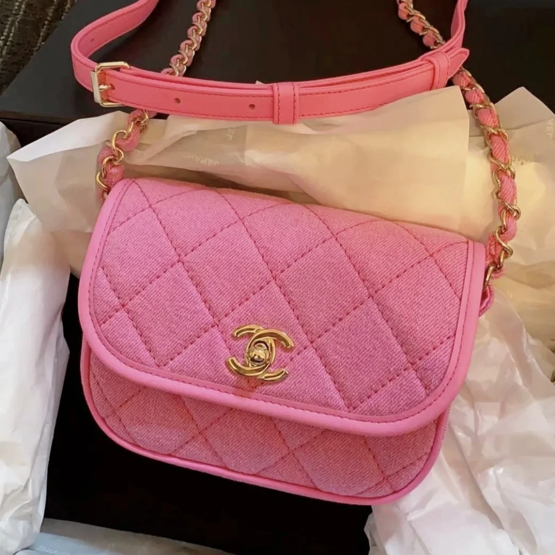 99新 Chanel/香奈儿 专场/粉色牛仔邮差包 31开