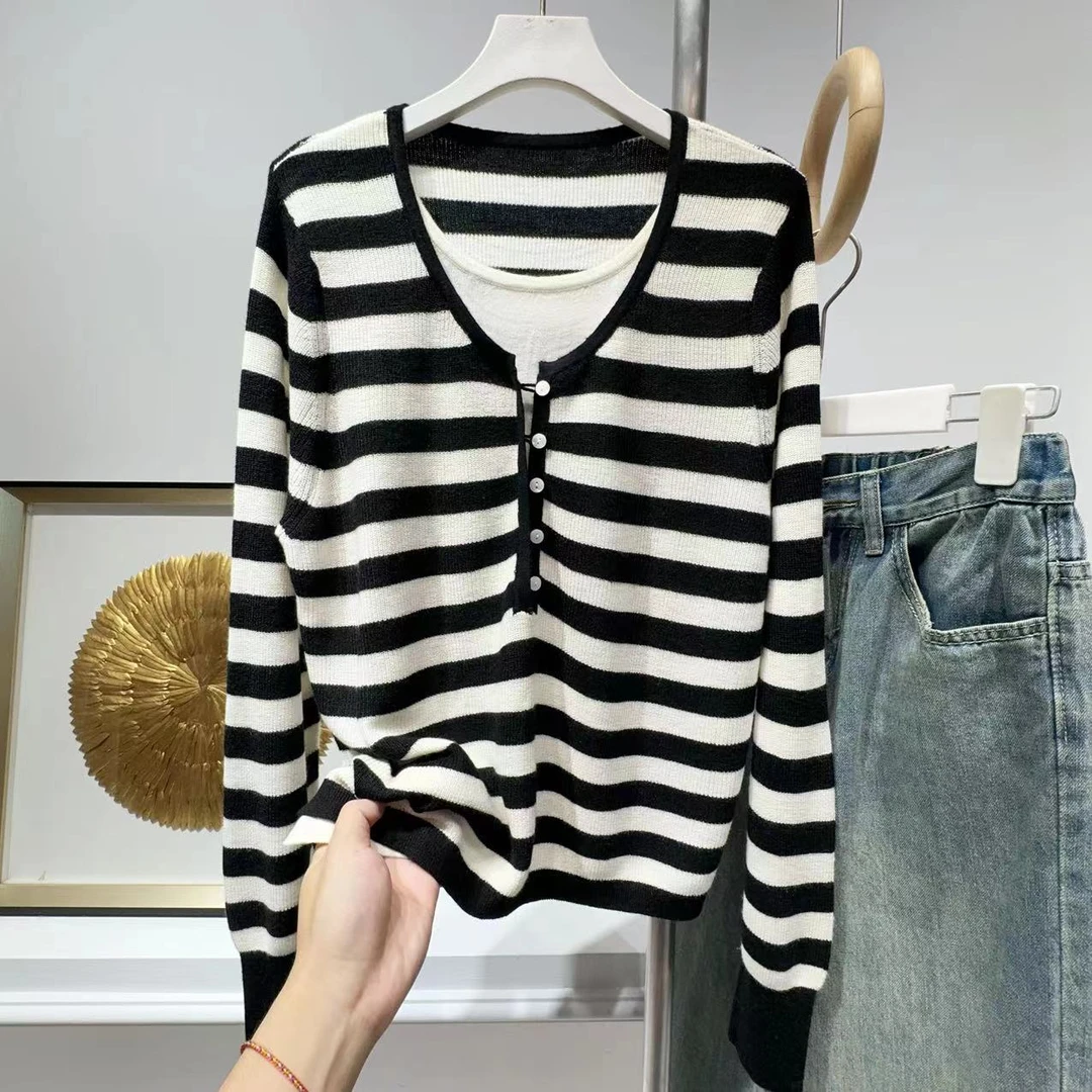 胸102-140长57黑白条纹长袖宽松穿搭针织上衣 5559
