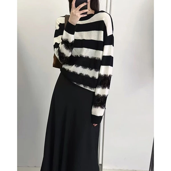 超细羊毛~胸124-170长68慵懒黑白撞色蕾丝拼接宽松针织衫 6776