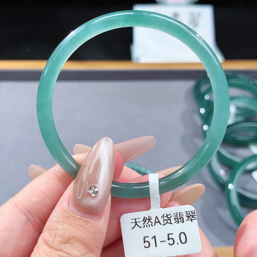 翡翠手镯（圆镯）未镶嵌