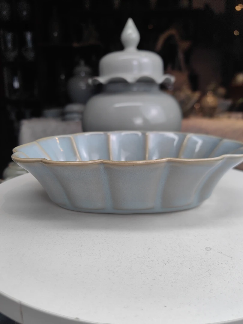 汝州汝窑汝瓷天青色，老泥老釉水花口洗微瑕，长19公分