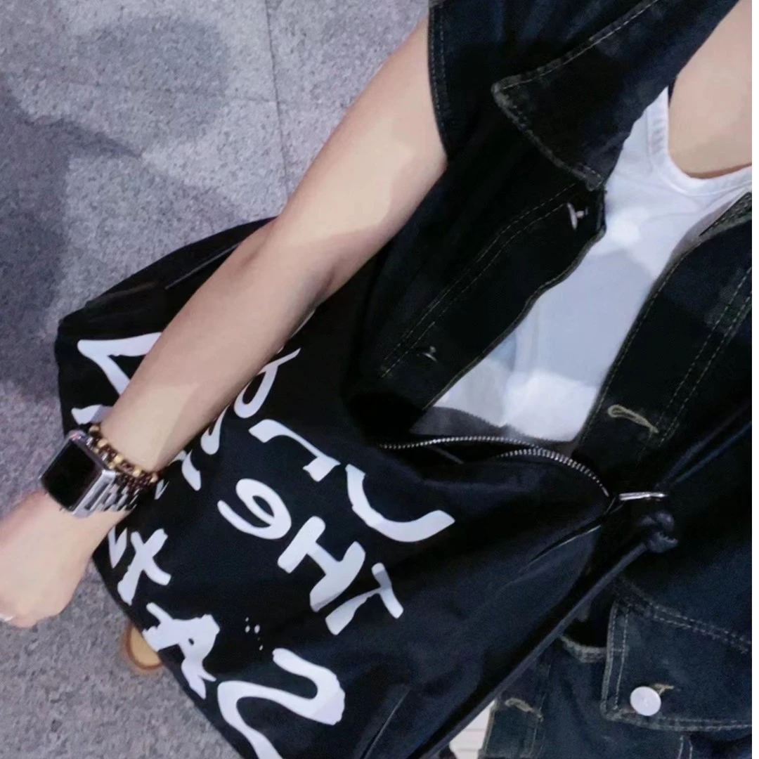 阿娟家百搭时尚字母黑色时尚包包