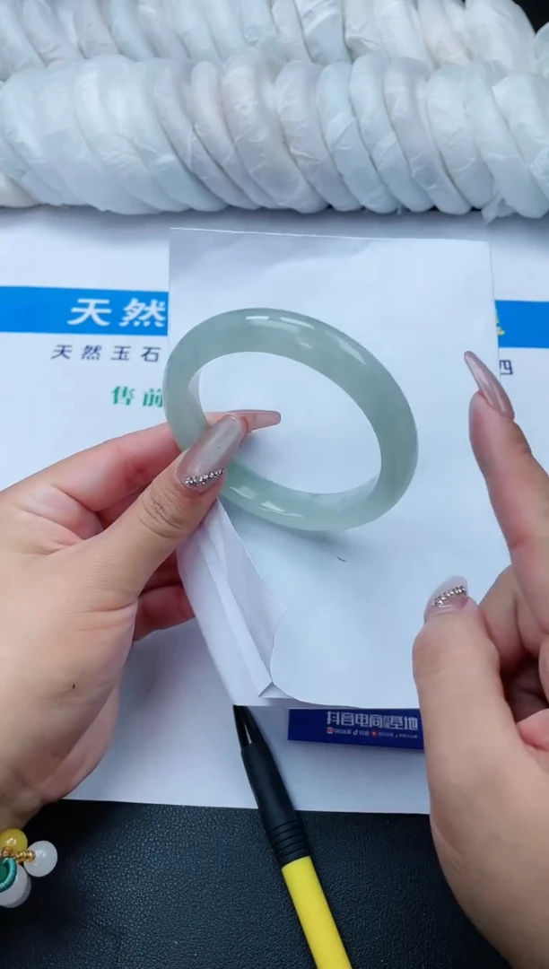 【闪购商品】石英质玉手镯未镶嵌344