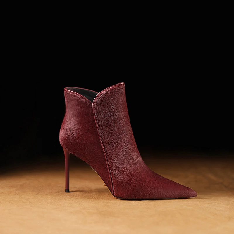 洋气细跟马毛短靴酒红色高级感品牌女靴冬季新款尖头高跟踝靴百搭
