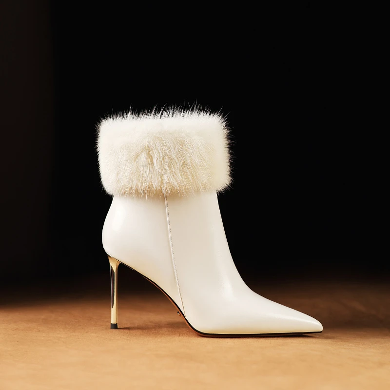 洋气貂毛白色短靴细高跟真皮女靴子秋冬季流行新款尖头时装靴百搭