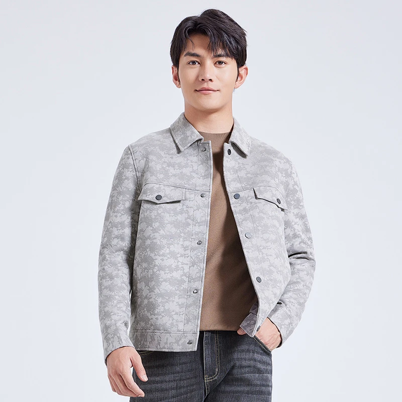 《仿麂皮》莱克斯顿冬季新款休闲保暖外套翻领按扣满身印花合体版