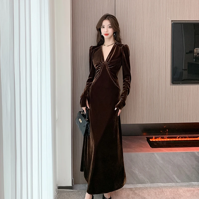 高端轻奢名媛高端女神范垂坠设计感复古v领丝绒礼服长袖连衣裙子