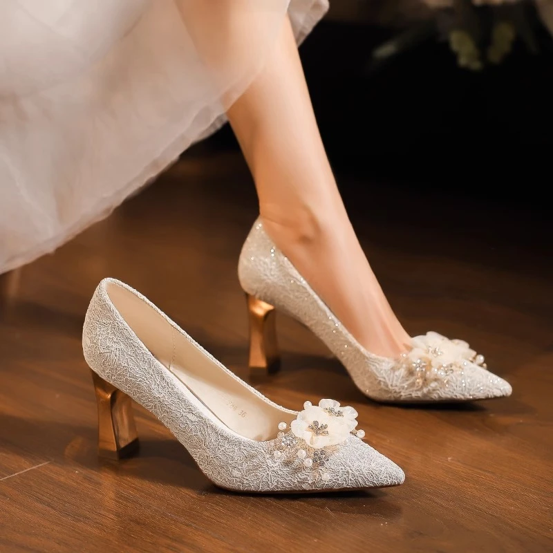 秀禾服婚鞋女2024年新款优雅高级感法式粗跟中式新娘鞋银色高跟鞋