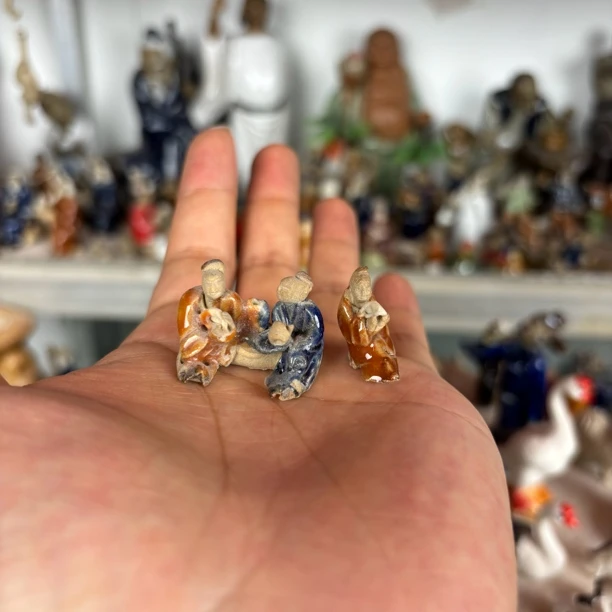 陶瓷2厘米高3个小人摆件