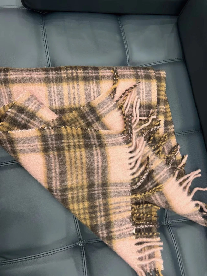 谭谭家-2023新品时尚经典格子保暖冬季围巾-703