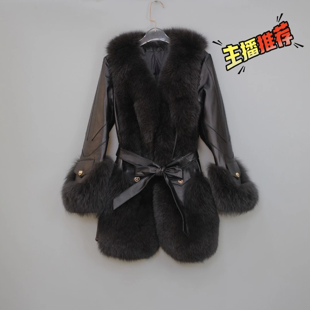 《蓉蓉专属》海宁冬季气质设计师绵羊皮狐狸毛领外套-新款823066