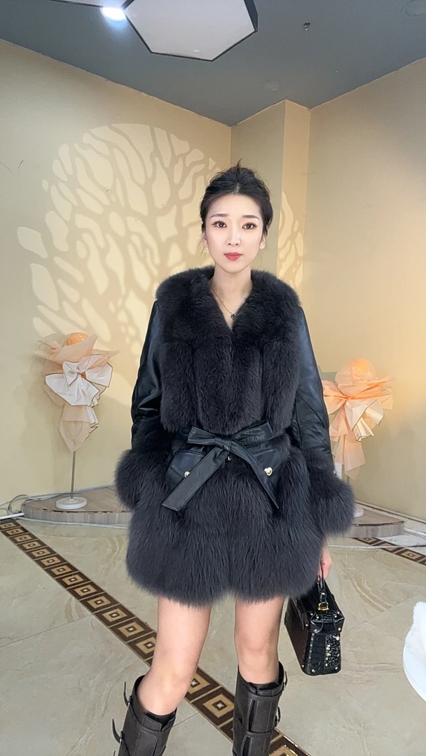 【吕大小姐】海宁冬季轻奢百搭设计师绵羊皮狐狸毛领鹅绒外套23066