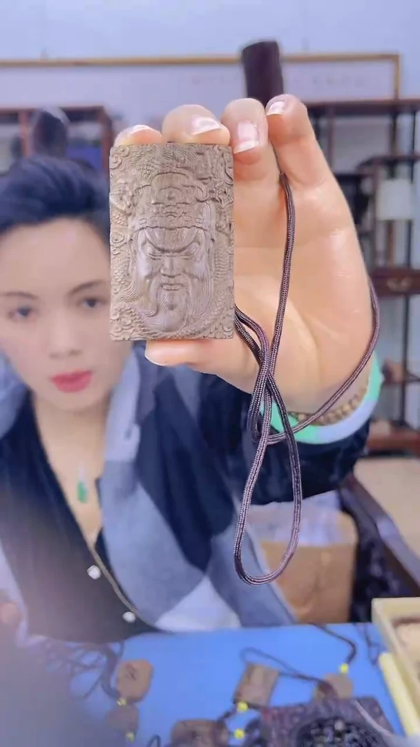 【闪购商品】金丝楠吊坠关公（小）