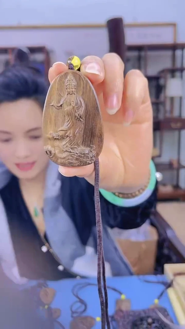 【闪购商品】金丝楠吊坠观音（小）