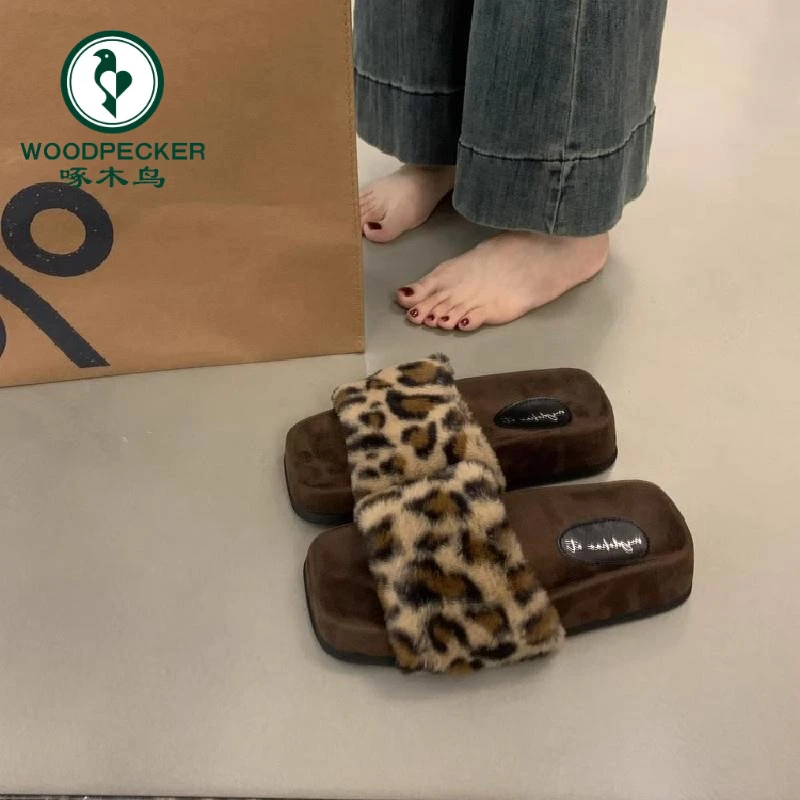 啄木鸟松糕厚底豹纹一字毛毛拖鞋女秋冬外穿2025年新款毛绒勃肯鞋