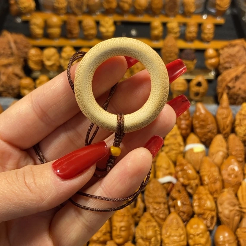 【闪购商品】橄榄核核雕014爱
