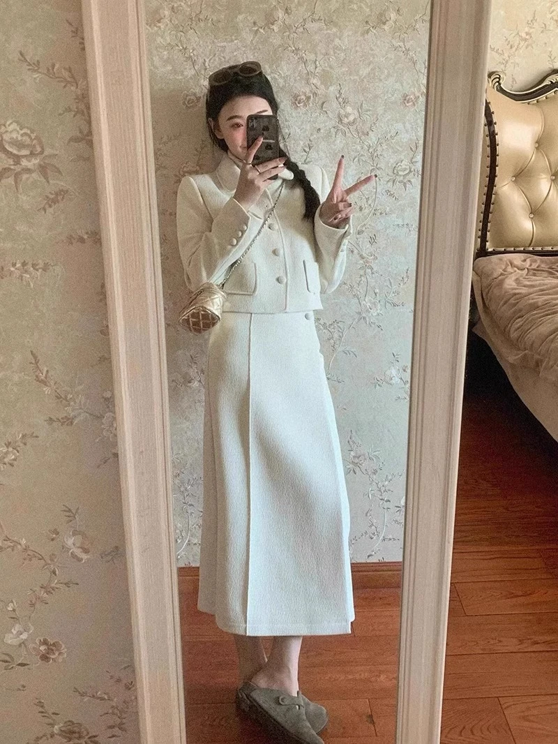 新款轻奢感穿搭小香风白色短外套a字半身裙高级感超好看两件套装