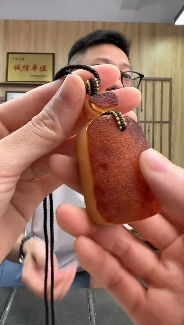 【闪购商品】蜜蜡颈饰未镶嵌海漂原皮蜜蜡吊坠
