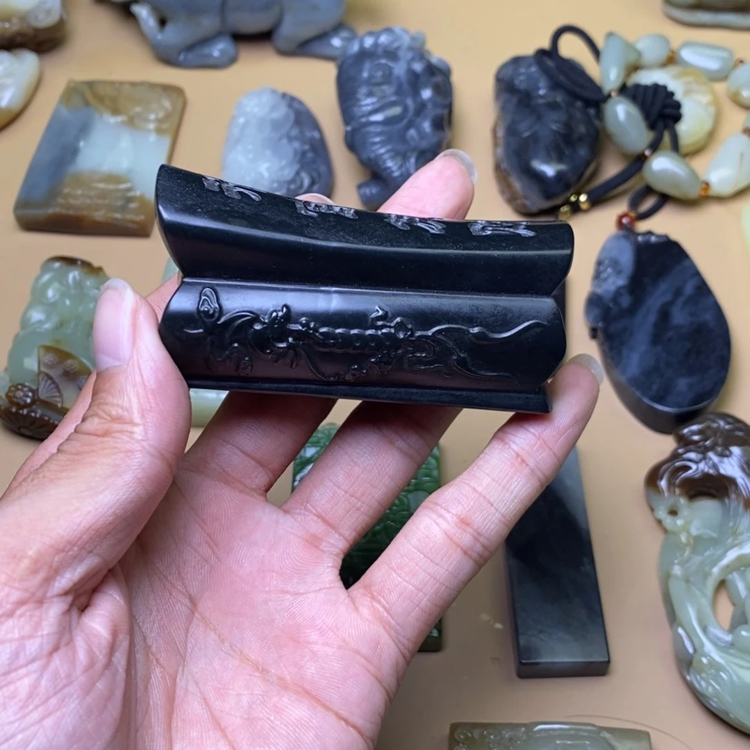 和田玉（糖玉）颈饰未镶嵌