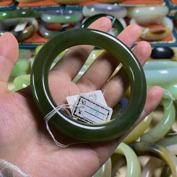 和田玉青海湖水绿56.8圆条未镶嵌