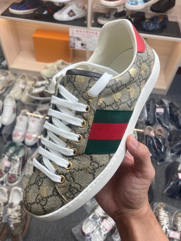 古驰客户寄售/gucci金色蜜蜂板鞋，支持鉴定，假一罚四！