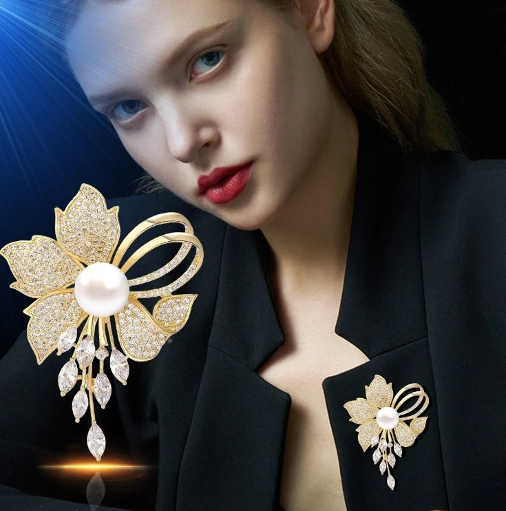 铜合金合成锆石胸针 金色五花瓣小香风百搭胸针