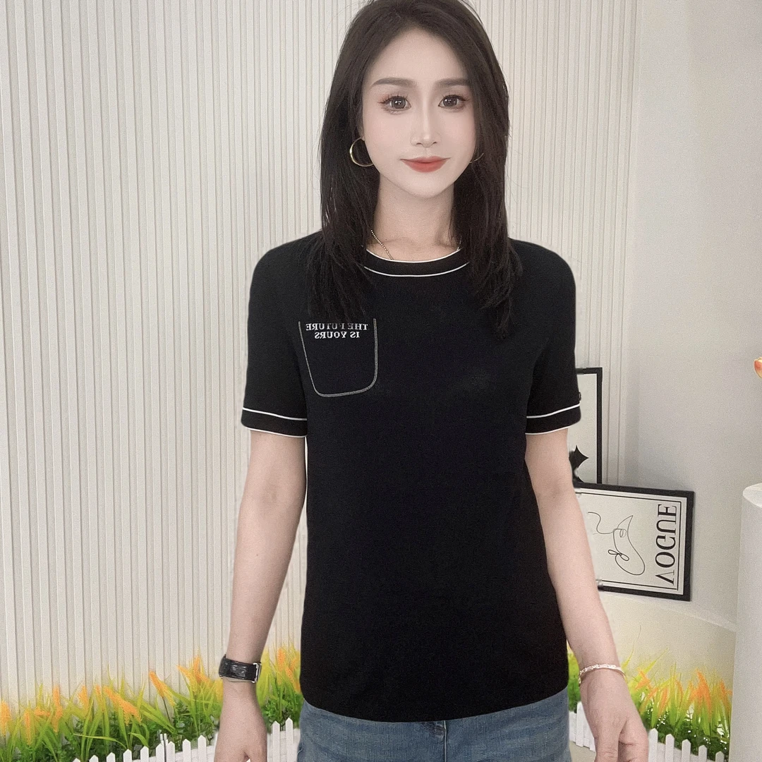 Girdear/哥弟气质百搭夏季新款圆领小口袋经典黑色短袖T恤1399707