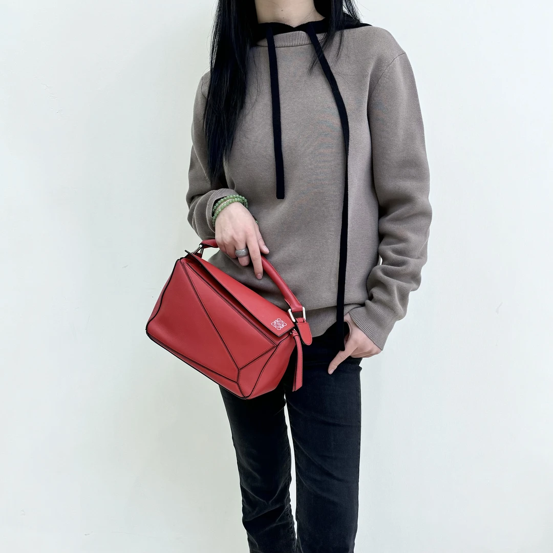 95新 LOEWE/罗意威 Puzzle 几何包  红色/公价 26500