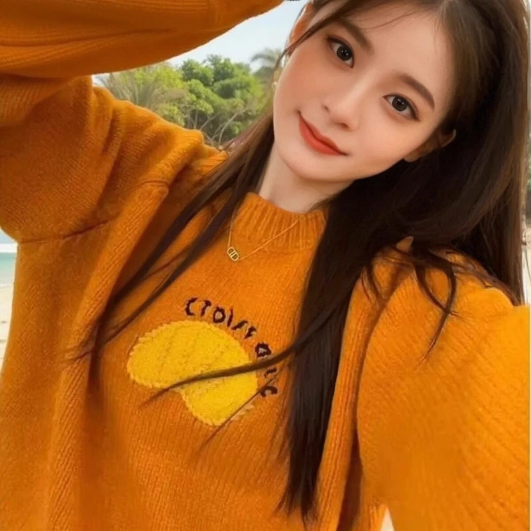 温柔感芒果刺绣可爱套头毛衣女秋冬新款小个子宽松圆领针织衫