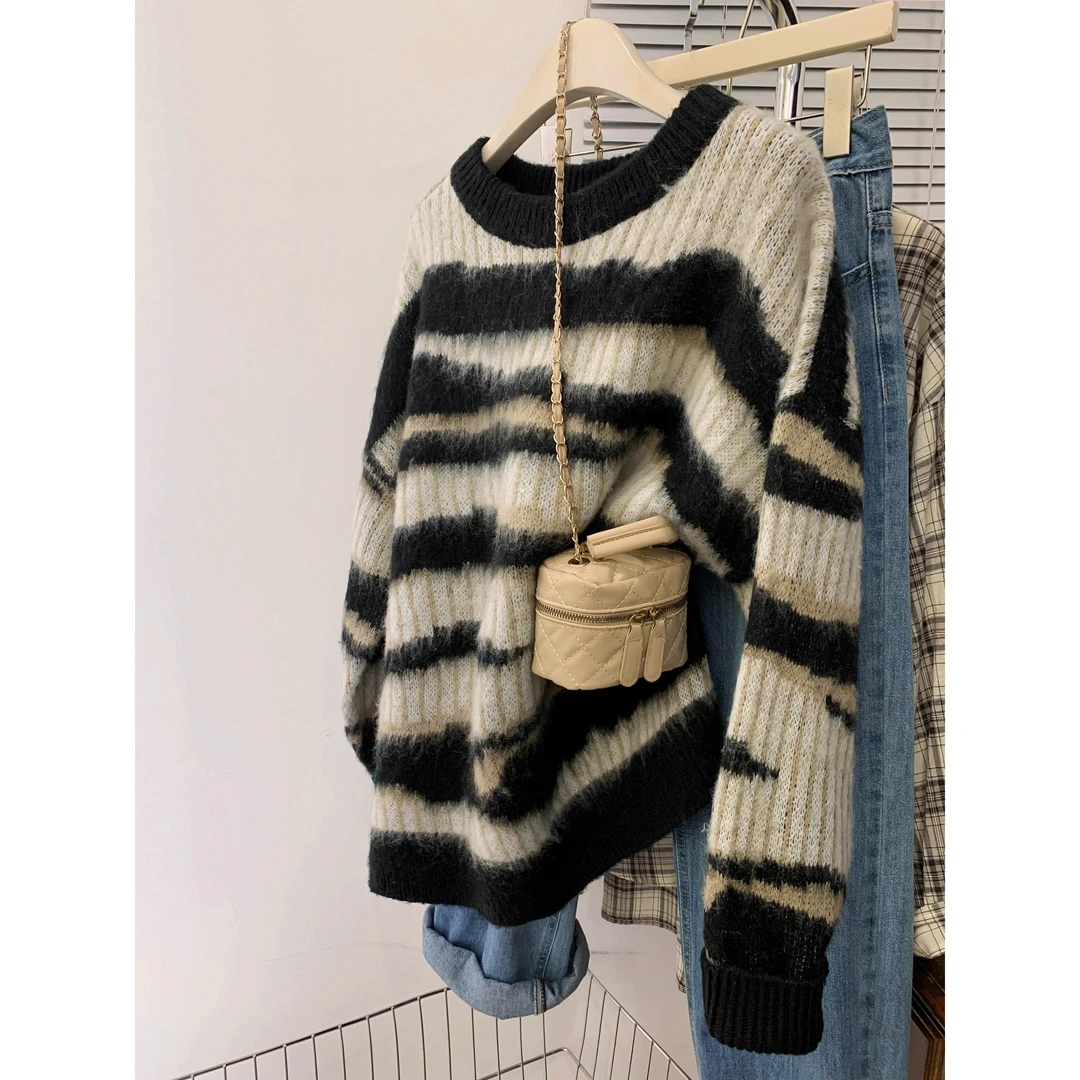 慵懒风复古黑白宽松条纹毛衣秋冬新款高级感圆领套头时尚长袖上衣