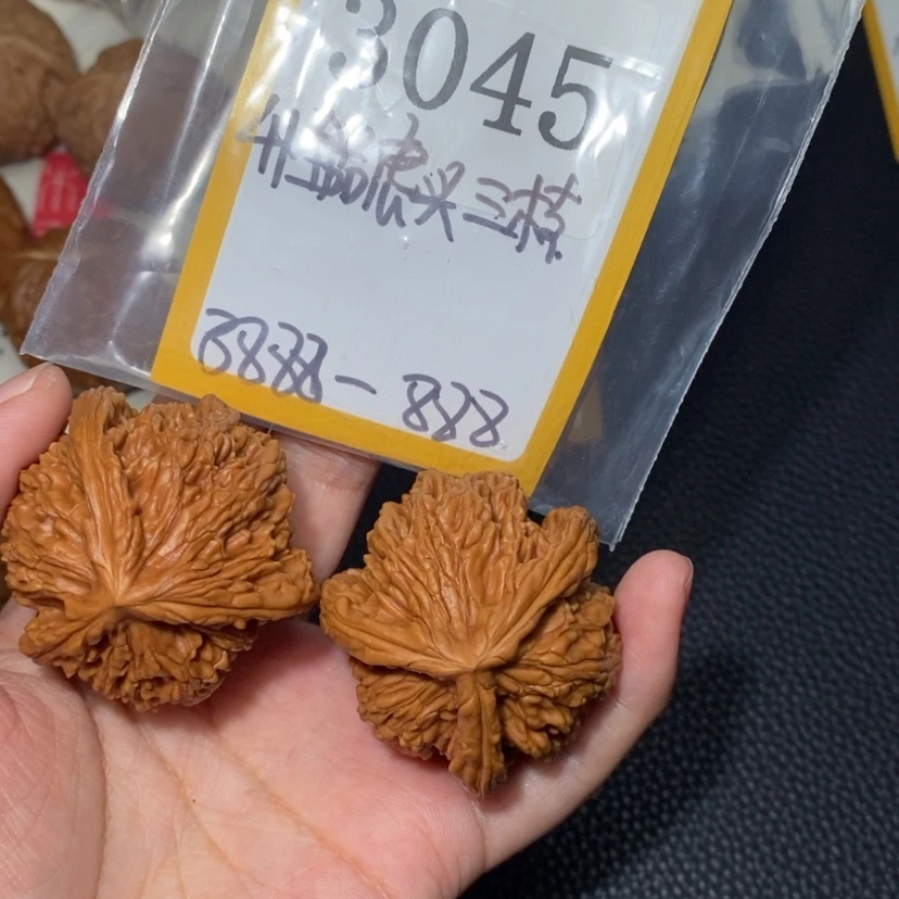 【闪购商品】文玩核桃吊坠3045全品虎头三棱