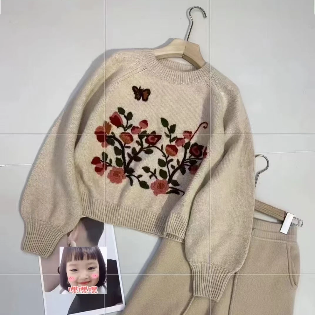Pada.嘻 掉毛介意勿拍 南油设计感 手工刺绣毛衣 0202 Hi Fortune