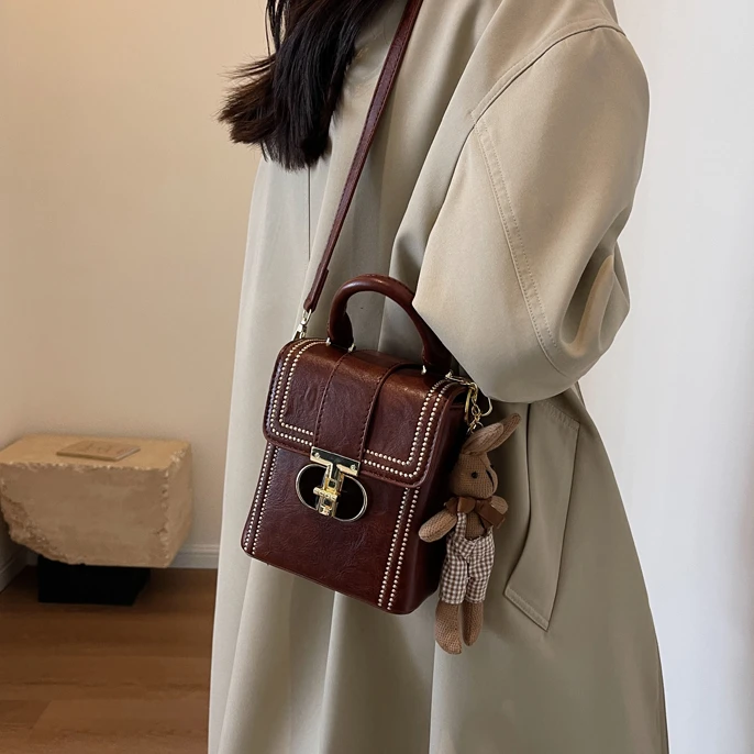 今年流行小包包女秋冬2024新款时尚百搭单肩斜挎包爆款手提小方包