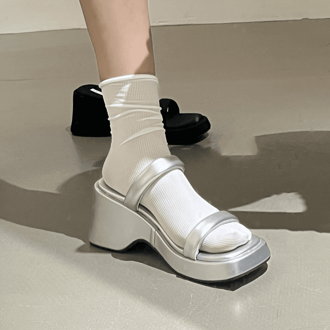 2024夏季新款小个子增高厚底一字拖鞋百搭简约银色方头甜酷凉拖女