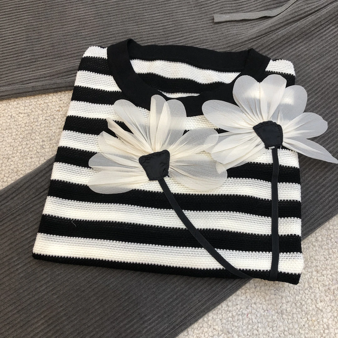 【雪纺花花】天丝时尚条纹宽松立体花朵针织短袖女上衣