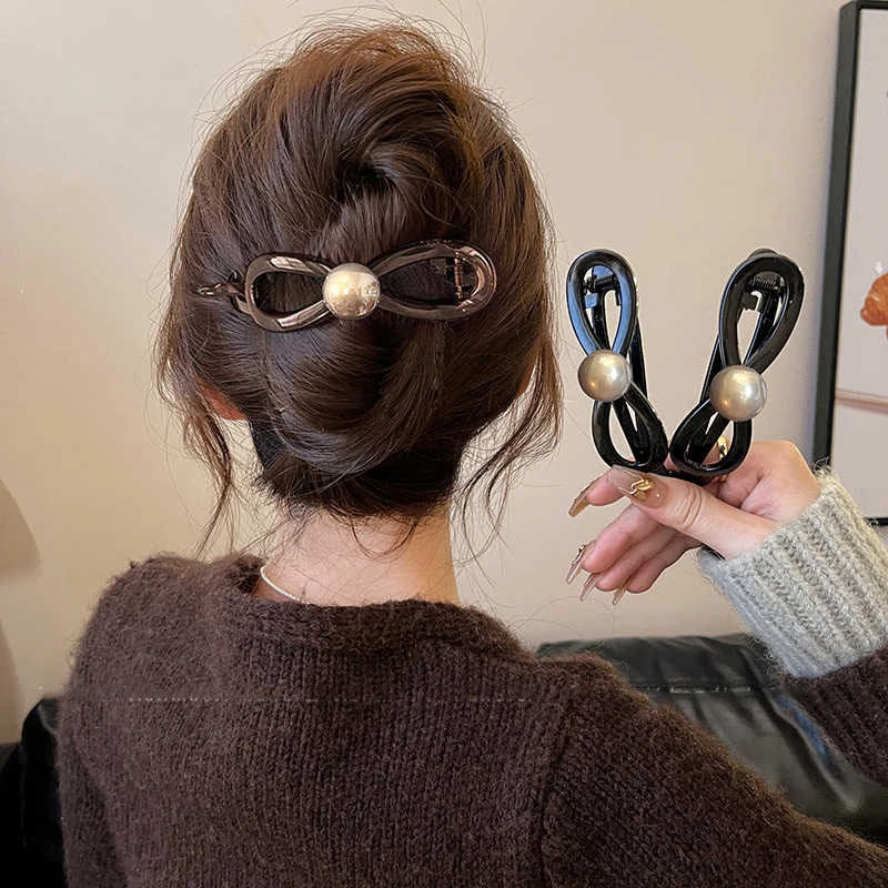 蝴蝶结气质珍珠一字抓夹女2024新款高级感扭扭发夹后脑勺鲨鱼夹子