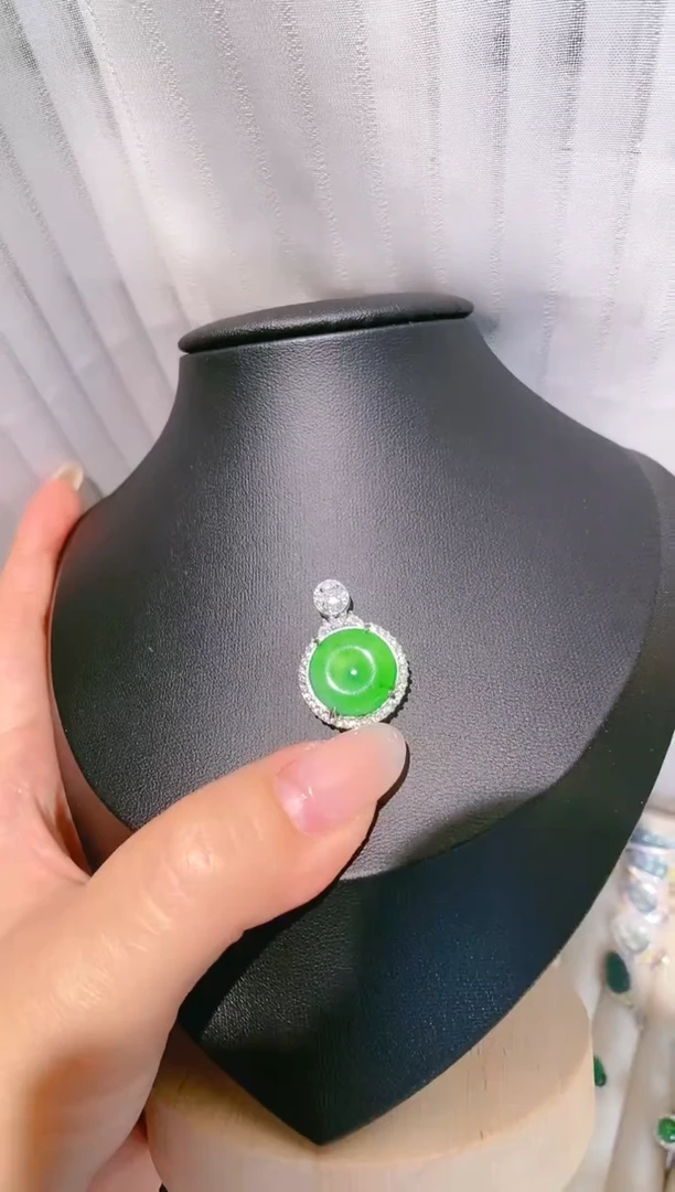 【闪购商品】翡翠吊坠(不含链)银S925镶嵌天然A货翡翠吊坠