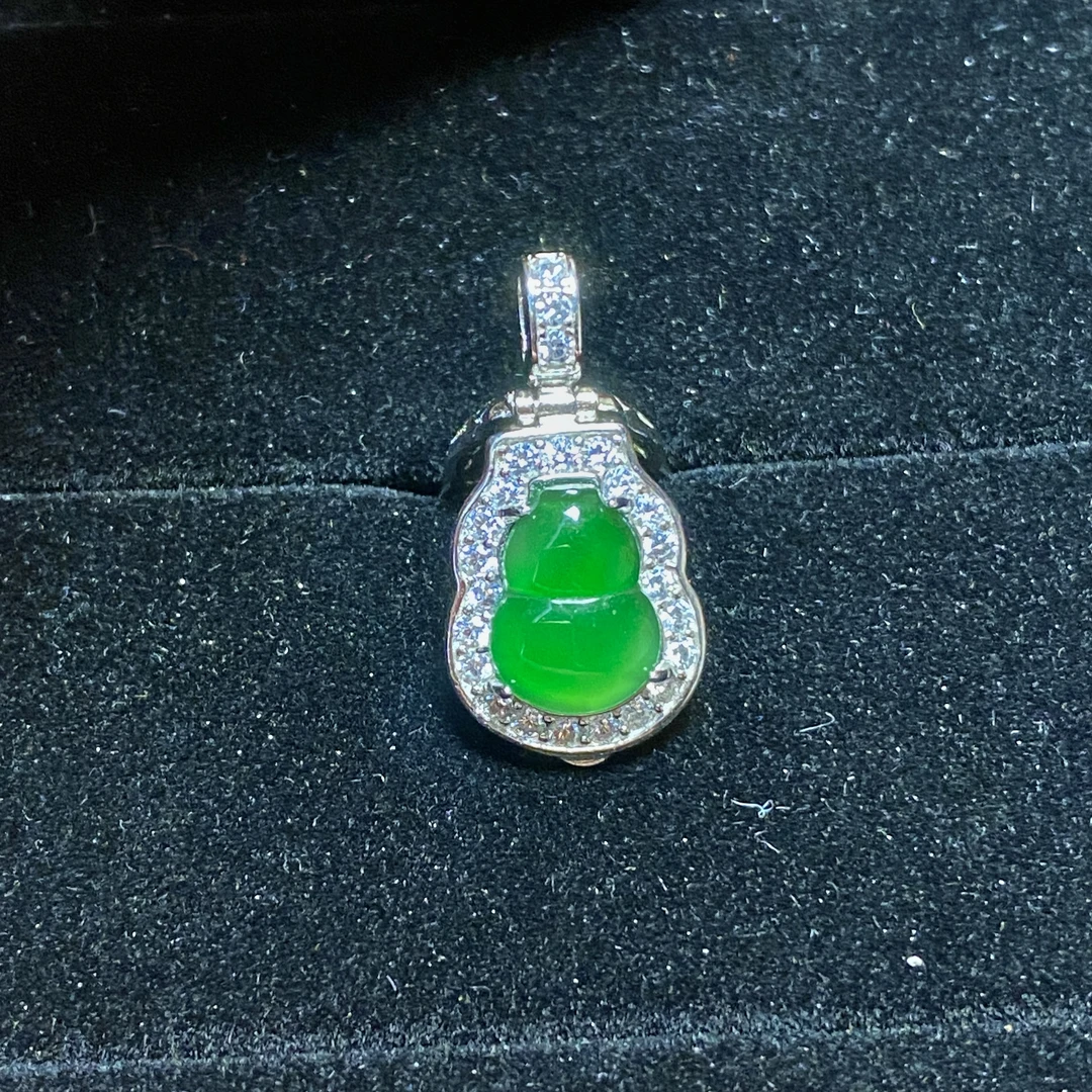 天然A货翡翠S925银镶嵌高冰满色辣阳绿葫芦吊坠精致满钻珠宝礼物