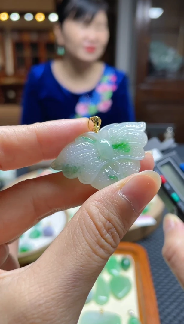 【闪购商品】翡翠吊坠(不含链)18K金镶嵌蝴蝶