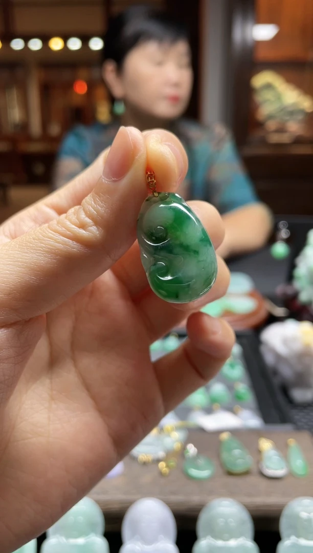 【闪购商品】翡翠颈饰18K金镶嵌如意