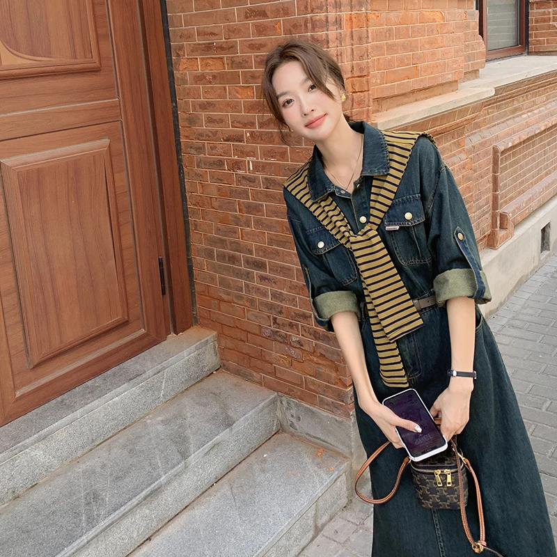 港味复古披肩牛仔连衣裙女2023春秋新款设计感收腰显瘦中长裙子