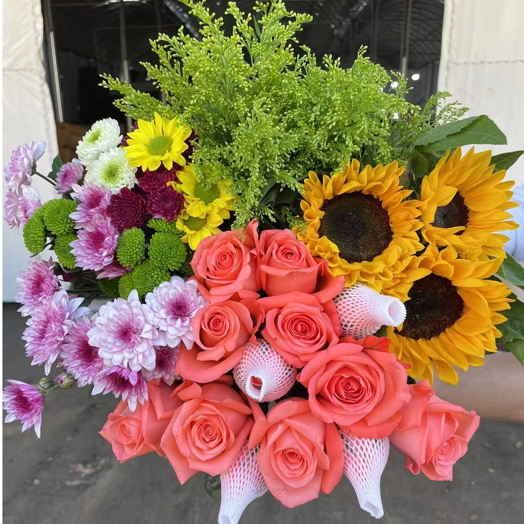 粉玫瑰10枝+向日葵/小雏菊/橙芭比/红豆+配草 云南昆明原产地直发