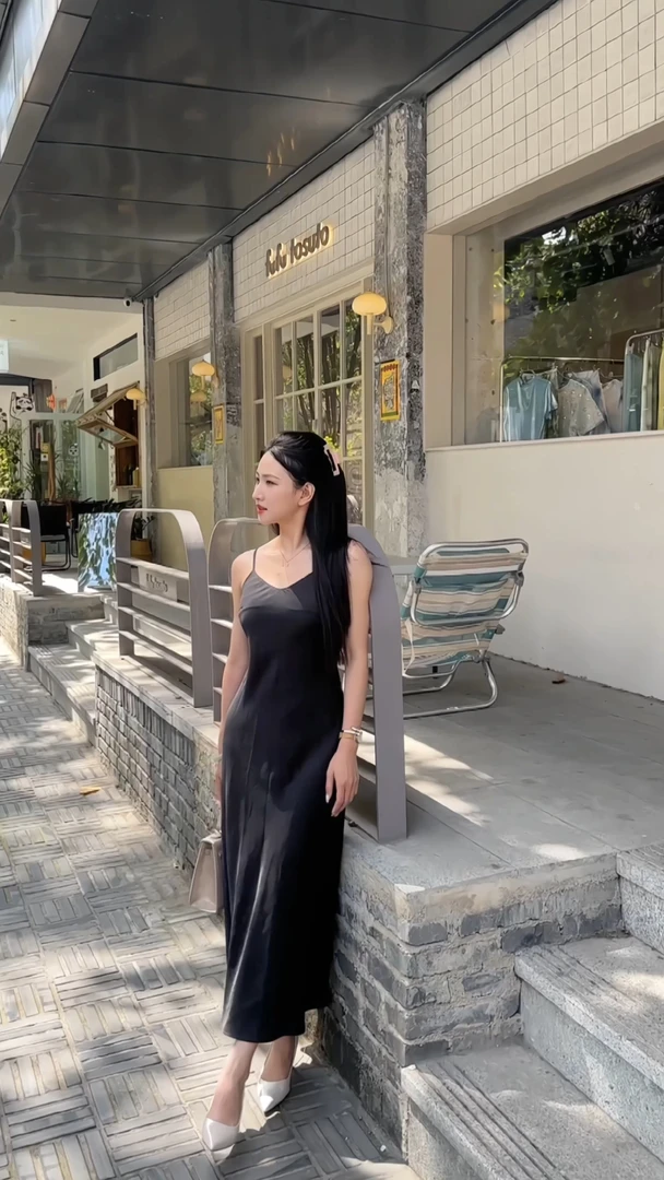 高质淡人风时尚法式显瘦修身百搭双面抓花印花气质收腰吊带连衣裙