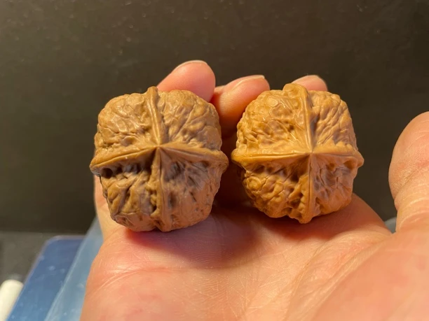 38云南野生铁核桃120115血麒麟四棱带阴皮磕尖微色差