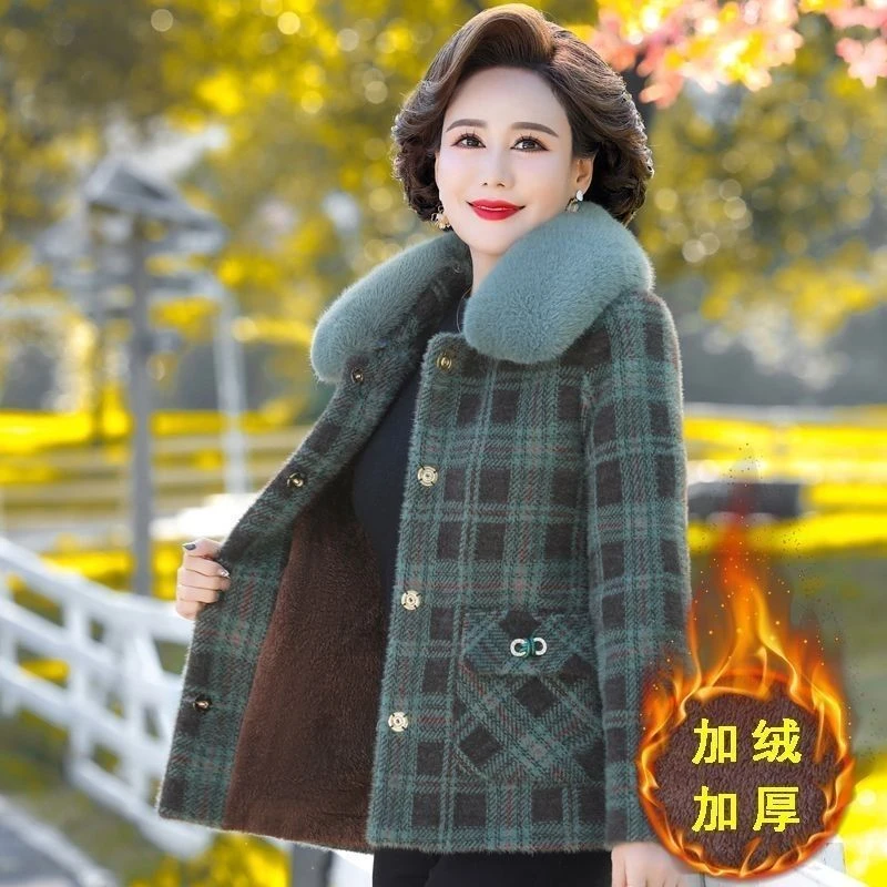 啄木鸟秋冬装短款水貂绒加绒外套中年女装加厚冬季宽松中老年妈妈
